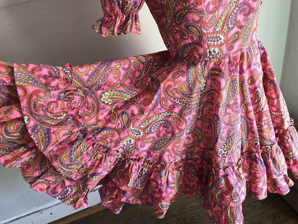 Vintage Pink Paisley Handmade Dress OOAK w/Puff Sleeves, Full Circle Skirt 1960s S/M Zip back